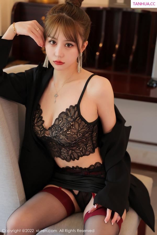 tina_甜仔  [XiuRen]高清写真图 2022.11.08 No.5822 tina_甜仔 海南旅拍第8张图片